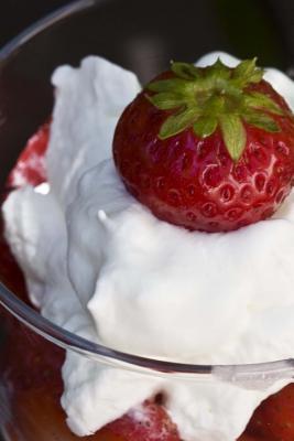 [6dd3c] !Read@ A Luscious Red Strawberry with Cream Journal: 150 Page Lined Notebook/Diary -  *ePub!